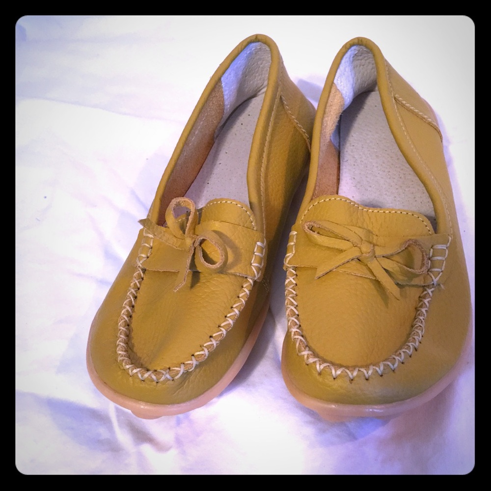 Mustard yellow .... loafer .. NEVER WORN
